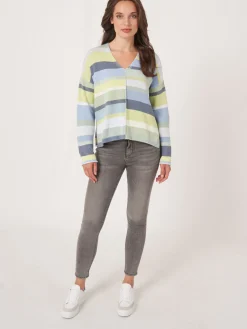 Baumwollstrickpullover Mit Mehrfarbigen Streifen