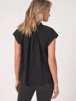 Bluse Mit Gerafftem Halsausschnitt Mit Bandchen