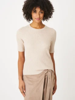 Figurbetonter Kurzarm-Pullover In Rippstrick