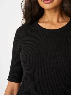 Figurbetonter Kurzarm-Pullover In Rippstrick