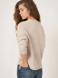 Kaschmir-Strickjacke Mit Geripptem V-Ausschnitt