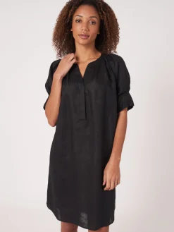 Kleid Aus Reinem Leinen Mit Verdeckten Knopfen