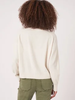 Kurzer Bio-Kaschmir-Raglan-Pullover