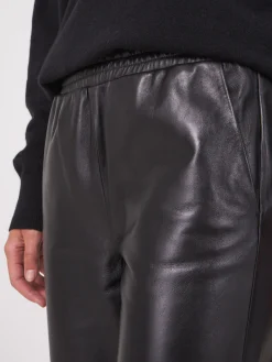 Locker Geschnittene Lederhose