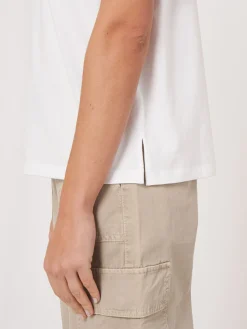 Locker Geschnittenes T-Shirt Mit Aufgeschlagenen Armeln