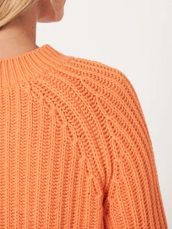 Pullover Aus Größem Rippenstrick Mit Kurzen Puffarmeln