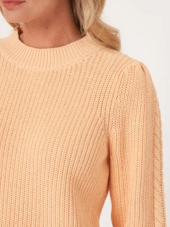 Rippenstrickpullover Mit Uberschnittenen Schultern