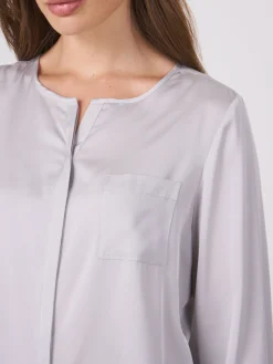 Seidenbluse Mit Geschlitztem Ausschnitt