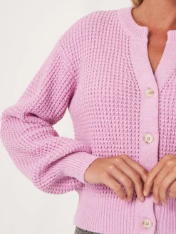 Strickjacke Aus Größem Rippenstrick Mit Puffarmeln
