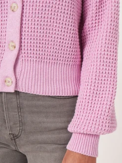 Strickjacke Aus Größem Rippenstrick Mit Puffarmeln