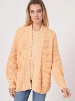 Strickjacke Aus Größem Rippenstrick Mit Wellenschliff Am Saum