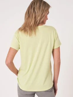 T-Shirt Mit V-Ausschnitt Und Brusttasche