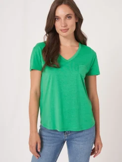 T-Shirt Mit V-Ausschnitt Und Brusttasche