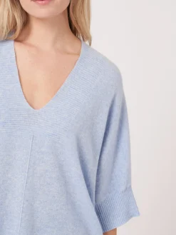 Ubergroser Armelloser Bio-Kaschmir-Pullover