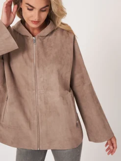 Wildlederjacke Mit Kapuze Und Geschlitzten Armeln